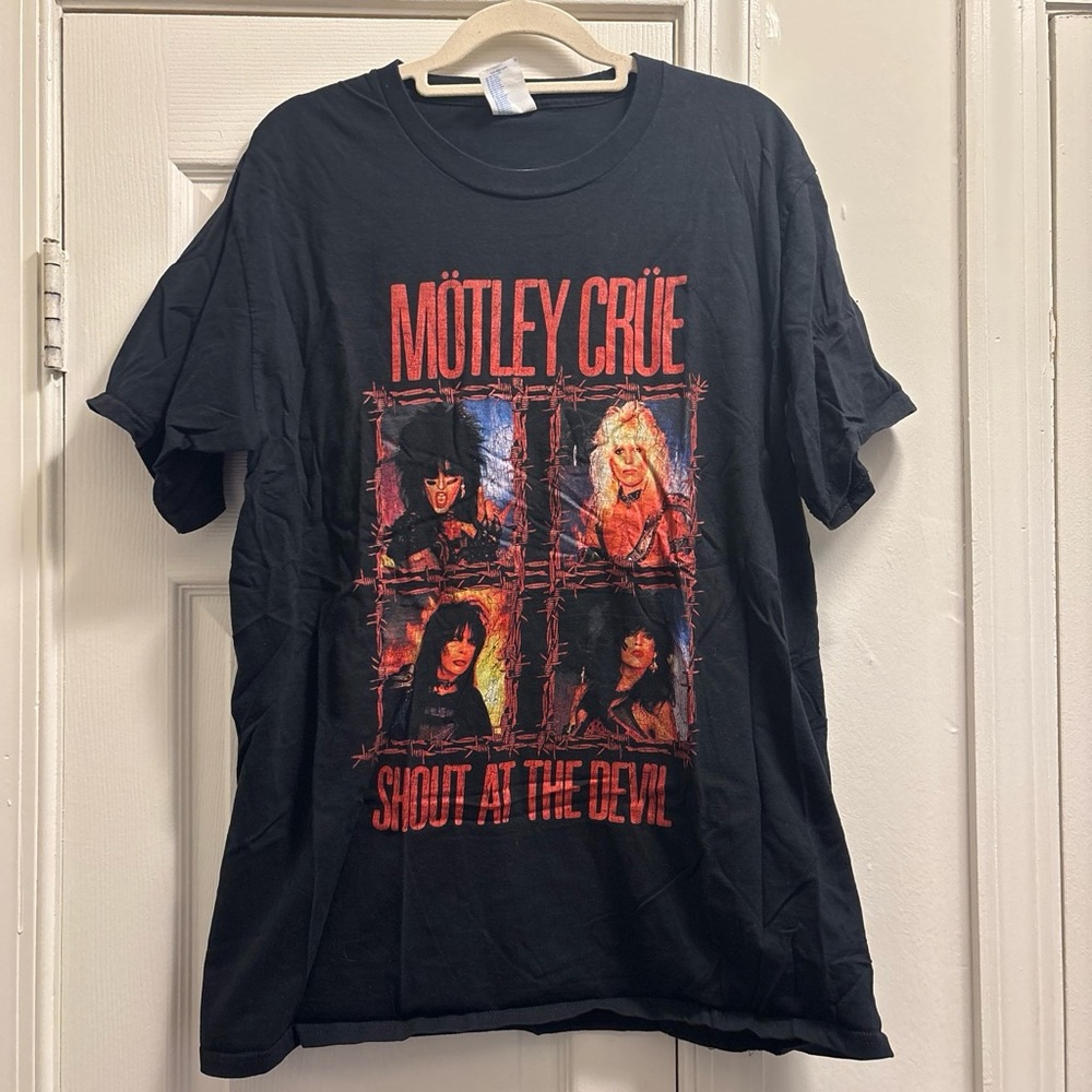 Port and Company Black Motley Crue 'Shout at the Devil' Graphic Tee